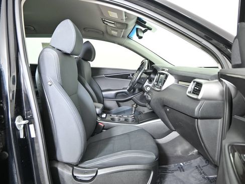 Used 2018 Kia Sorento FWD image 13