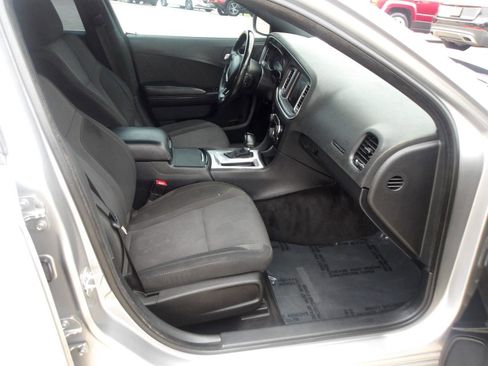 Used 2016 Dodge Charger SXT w/ Blacktop Package RWD image 10