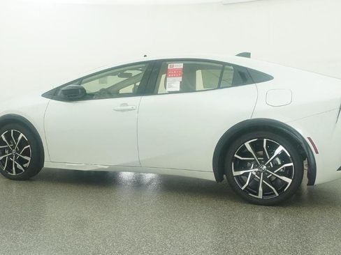 New 2026 Toyota Prius Plug-In Hybrid FWD image 2