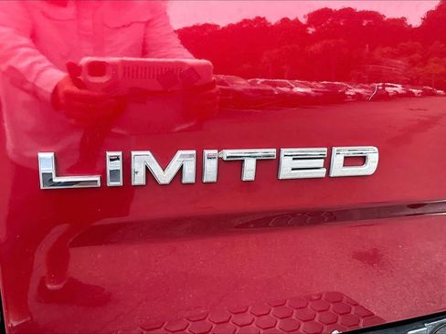 Used 2015 RAM 1500 Limited RWD image 10