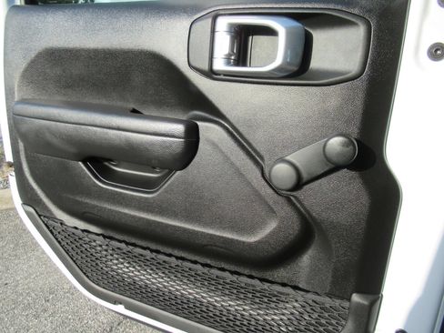 Certified 2024 Jeep Wrangler Sport AWD/4WD image 17