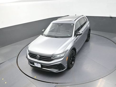 Used 2024 Volkswagen Tiguan SE R-Line FWD image 16
