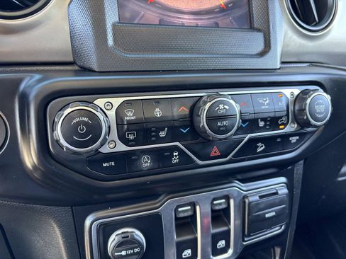 Used 2020 Jeep Wrangler Sport AWD/4WD image 25