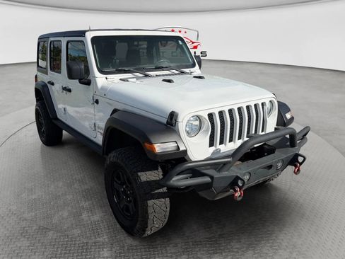 Used 2015 Jeep Wrangler Unlimited Rubicon w/ Connectivity Group AWD/4WD image 7