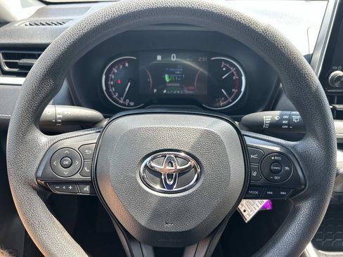 Used 2025 Toyota RAV4 LE AWD/4WD image 30
