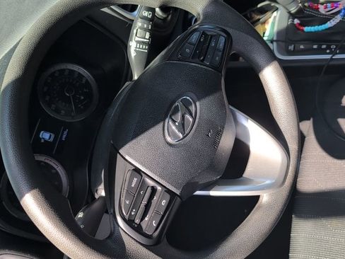 Used 2022 Hyundai Venue SE w/ Cargo Package image 5