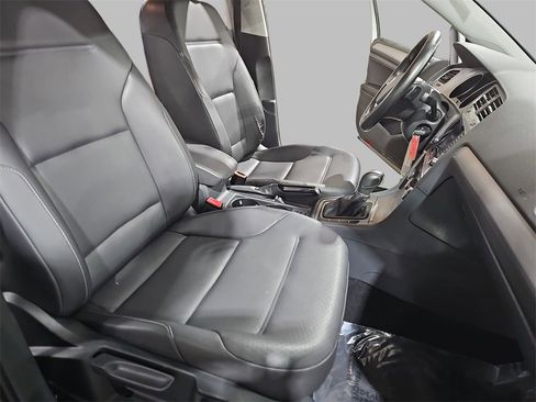 Used 2015 Volkswagen Golf S image 10