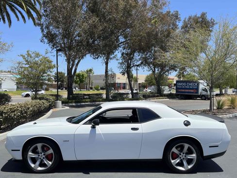 Used 2017 Dodge Challenger R/T RWD image 15