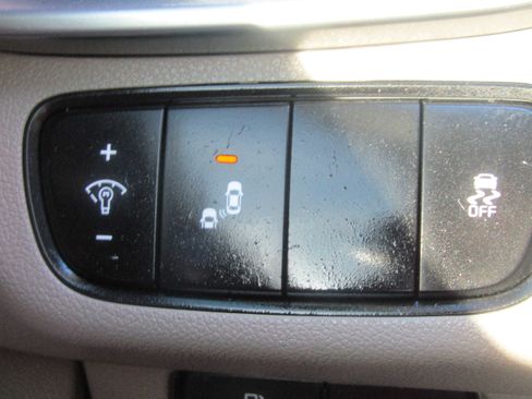 Used 2020 Kia Sorento LX AWD/4WD image 17