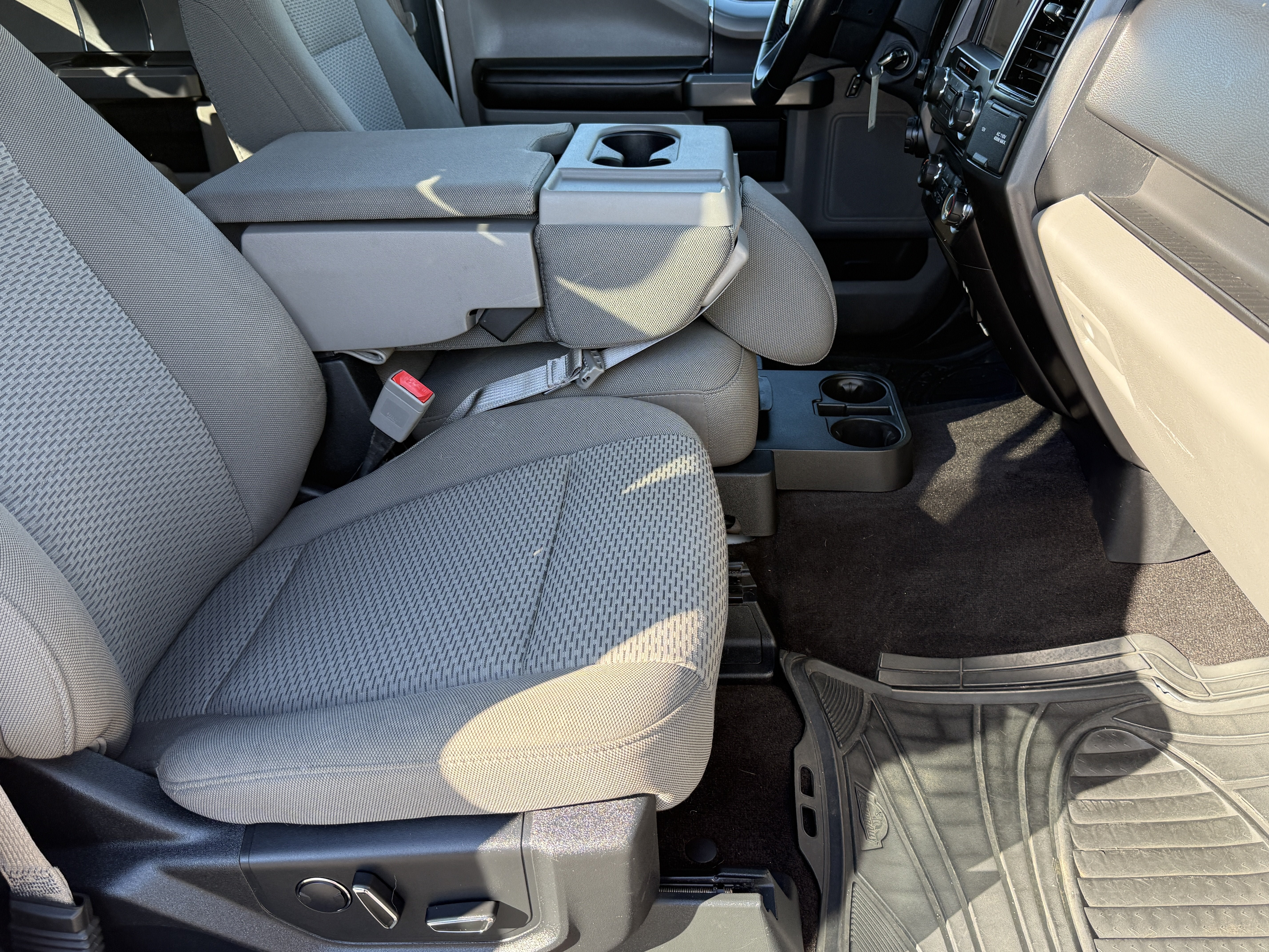 Used 2018 Ford F150 XLT w/ Equipment Group 302A Luxury AWD/4WD image 14