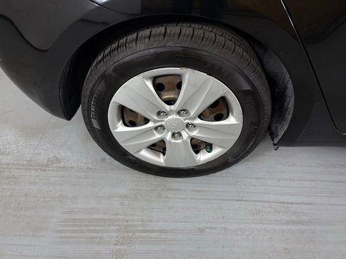 Used 2016 Kia Forte LX image 11