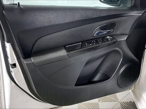 Used 2015 Chevrolet Cruze LT image 17