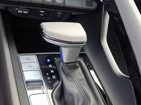 Used 2024 Hyundai Elantra Blue image 14