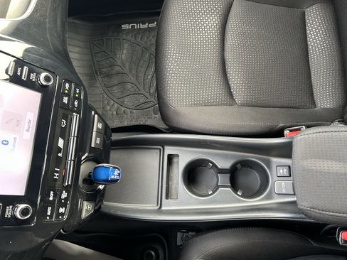 Certified 2020 Toyota Prius LE image 32