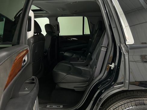 Used 2016 Cadillac Escalade Luxury image 26