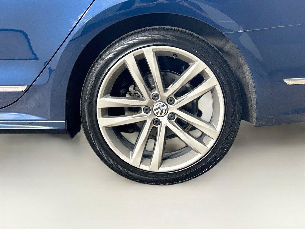 Used 2019 Volkswagen Passat 2.0T SE R-Line FWD image 32