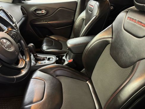 Used 2021 Jeep Cherokee Trailhawk w/ Comfort/Convenience Group image 11