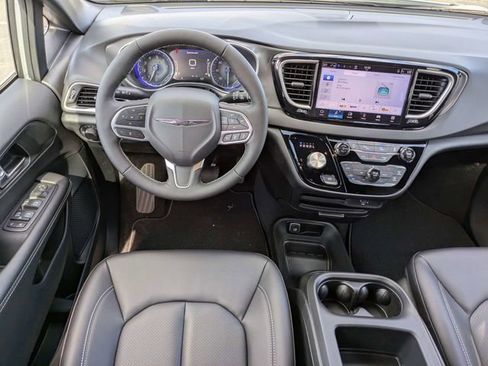 New 2026 Chrysler Voyager LX FWD image 18