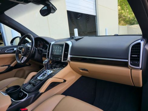 Used 2018 Porsche Cayenne S w/ Premium Package image 23