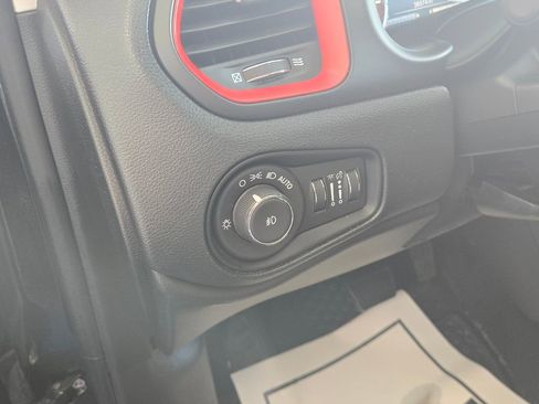 Used 2023 Jeep Renegade Trailhawk image 12