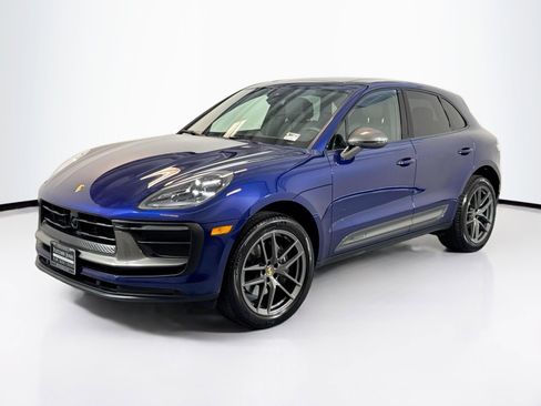 Certified 2025 Porsche Macan AWD/4WD image 1