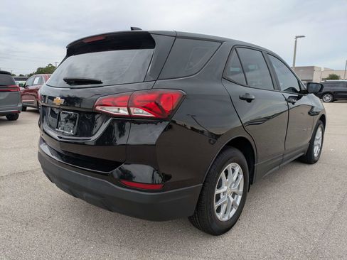 Used 2022 Chevrolet Equinox LS w/ LPO, Floor Liner Package FWD image 5