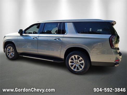 New 2025 Chevrolet Suburban Premier image 4