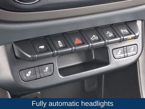 Used 2019 Chevrolet Colorado Z71 AWD/4WD image 16
