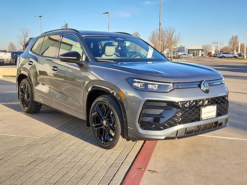 New 2026 Volkswagen Tiguan SE R-Line image 5