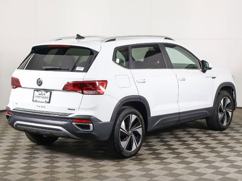 Used 2024 Volkswagen Taos SE w/ Panoramic Sunroof Package AWD/4WD image 12