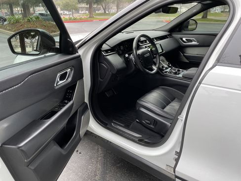 Used 2018 Land Rover Range Rover Velar R-Dynamic SE image 18