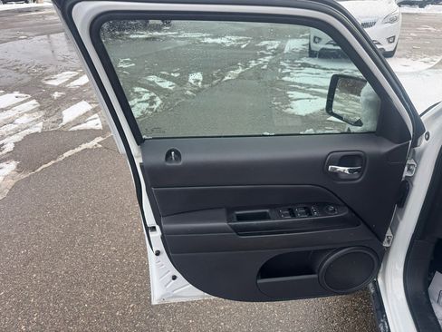 Used 2014 Jeep Patriot Latitude image 15