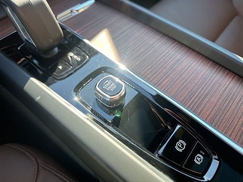Certified 2025 Volvo V60 B5 Cross Country Plus image 29