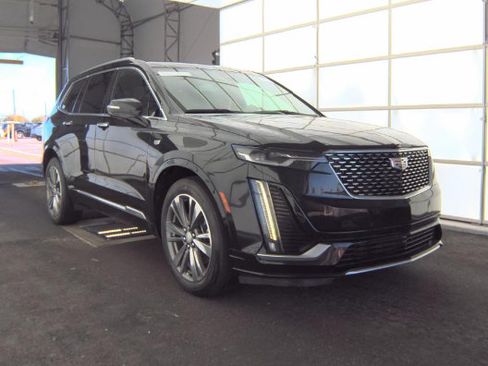 Used 2021 Cadillac XT6 Premium Luxury FWD image 4