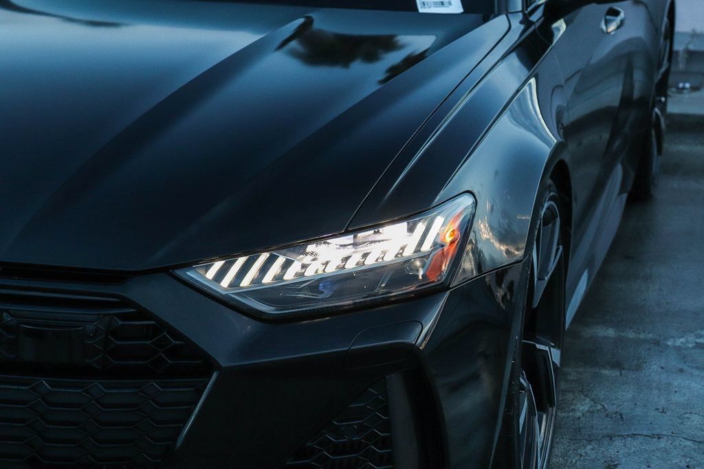 Used 2022 Audi RS 6 w/ Carbon Optic Package AWD/4WD image 5