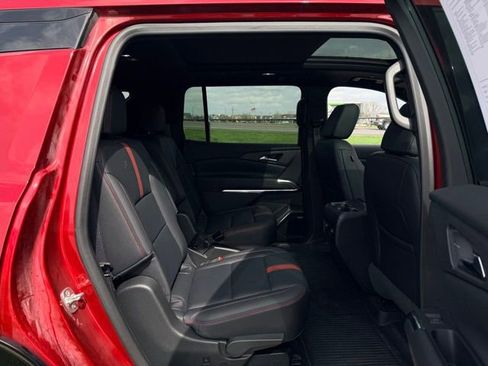 Used 2024 Chevrolet Traverse RS image 9