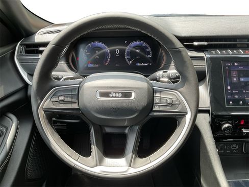 New 2025 Jeep Grand Cherokee L Laredo w/ Luxury Tech Group I image 17