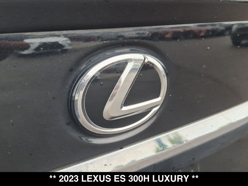 Used 2023 Lexus ES 300h w/ Accessory Package (Z2) FWD image 19