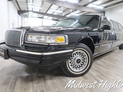 Used 1997 Lincoln Town Car Executive image 2