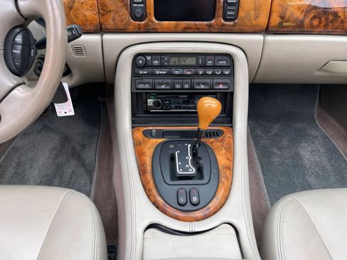 Used 2002 Jaguar XK8 Convertible RWD image 27