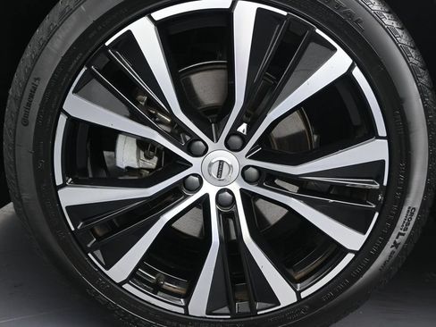 Used 2024 Volvo XC60 B5 Plus w/ Climate Package AWD/4WD image 14