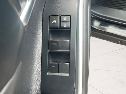 Used 2021 Toyota Highlander XLE FWD image 15