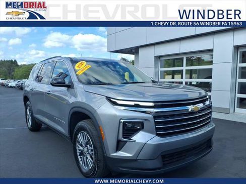 Used 2025 Chevrolet Traverse LT AWD/4WD image 1