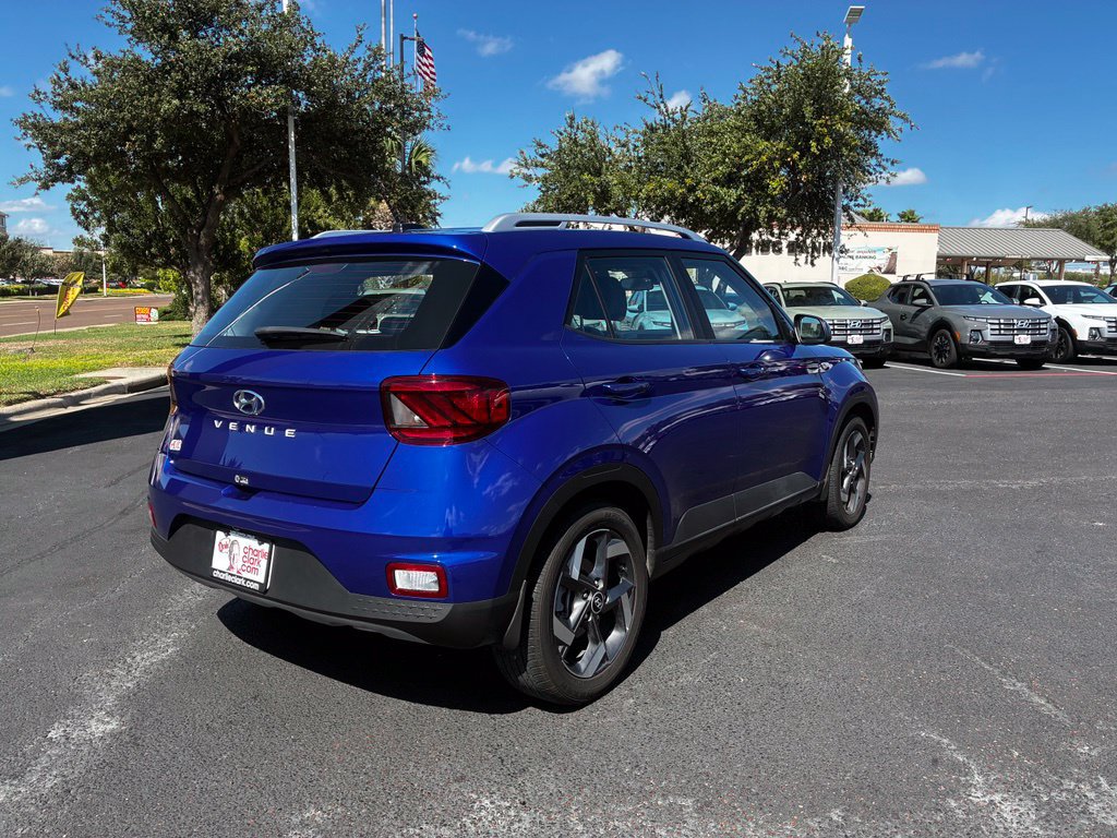 Used 2025 Hyundai Venue Limited FWD image 5