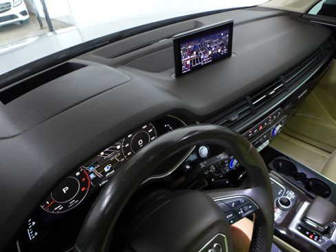 Used 2019 Audi Q7 3.0T Prestige image 19