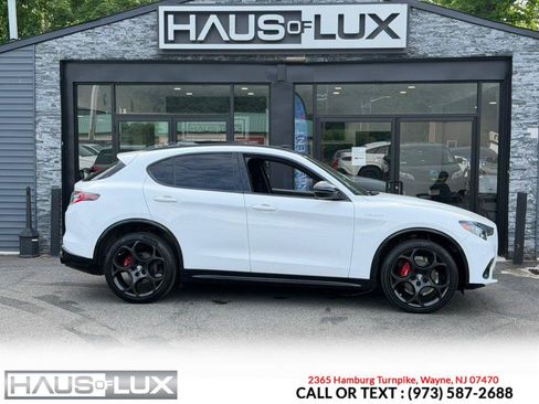 Used 2024 Alfa Romeo Stelvio Veloce AWD/4WD image 17