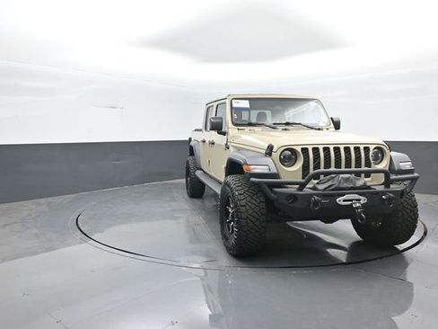 Used 2020 Jeep Gladiator Sport w/ Quick Order Package 24S AWD/4WD image 2