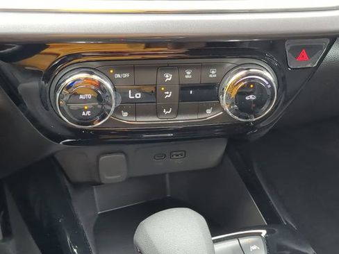 Used 2025 Chevrolet Trax ACTIV w/ Driver Confidence Package FWD image 23