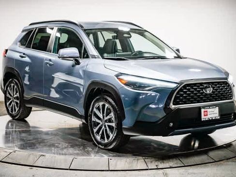 Certified 2023 Toyota Corolla Cross XLE image 6