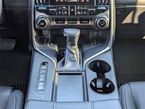 Used 2024 Lexus LX 600 4WD w/ Luxury Package image 18